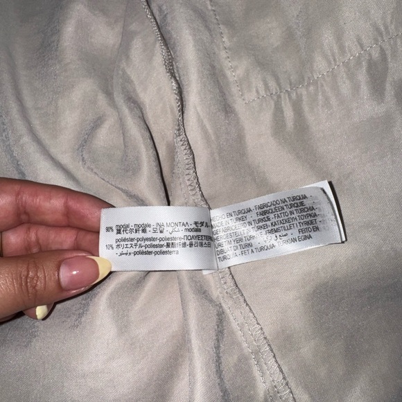 ZARA Women's Beige Button-Up - Picture 6 of 6